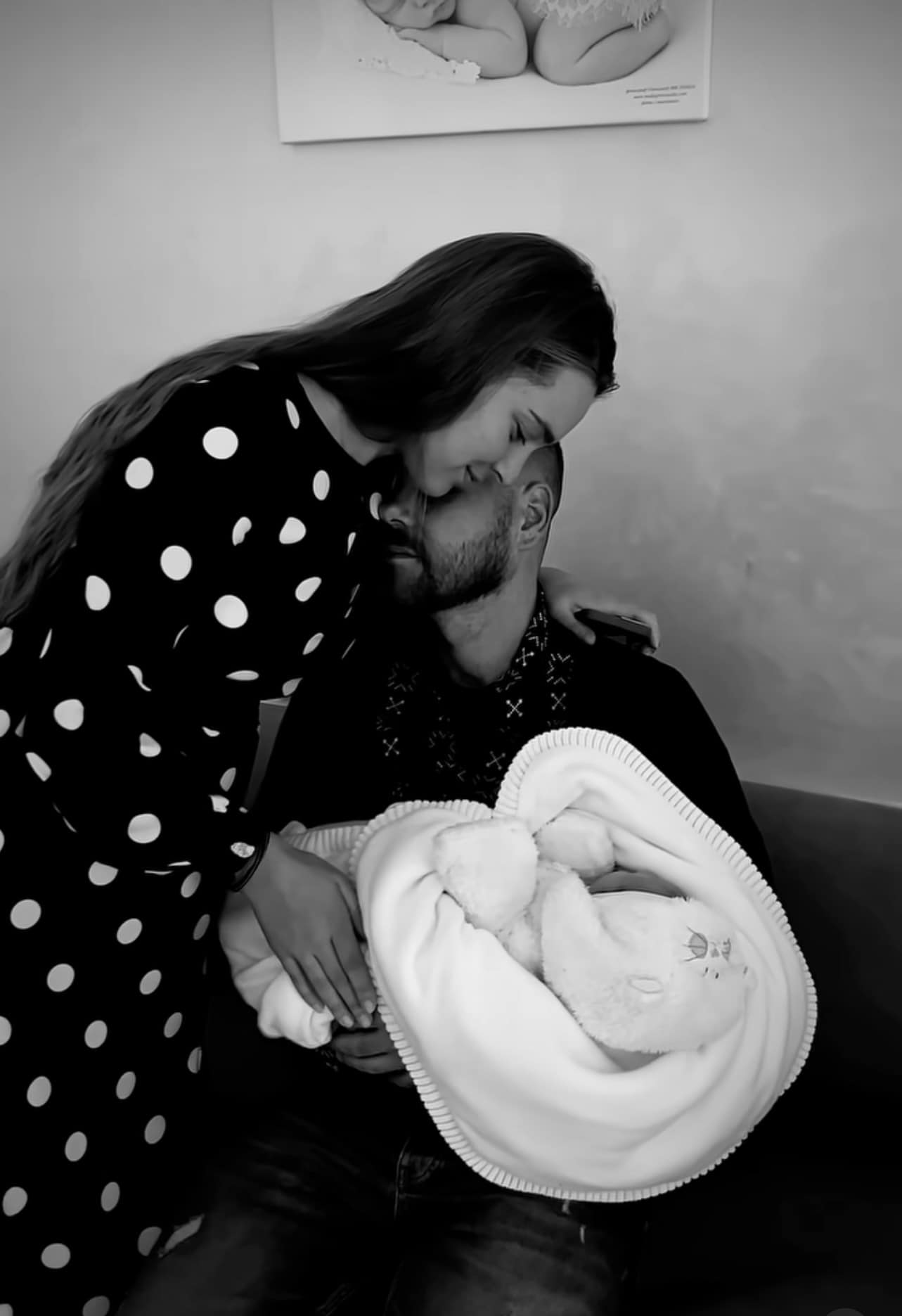 Защитник Мариуполя прошел плен и успел к рождению первенца: милые видео и фото семьи "азовца"