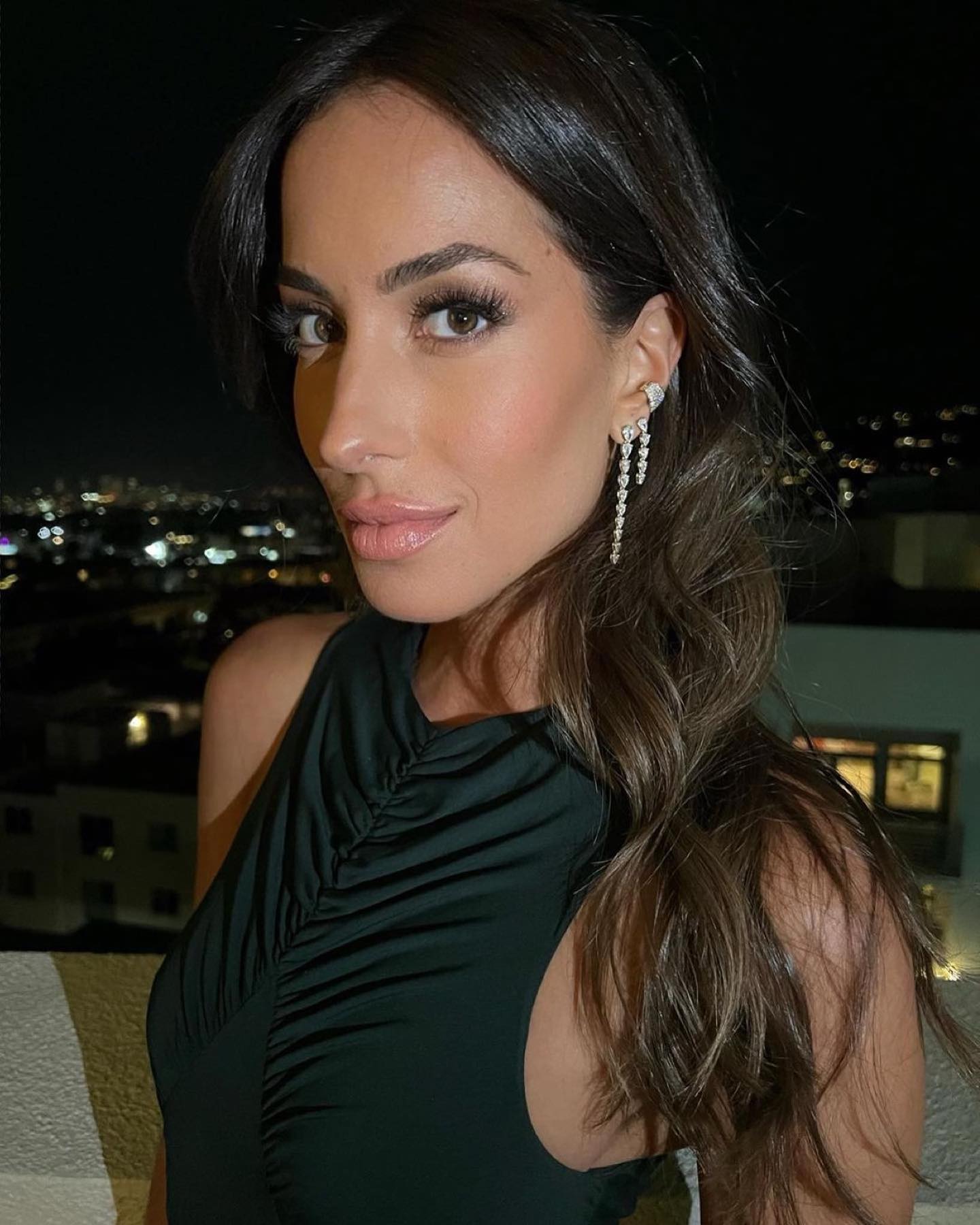 Брэд Питт подтвердил роман с 32-летней красавицей: что известно о новой возлюбленной актера