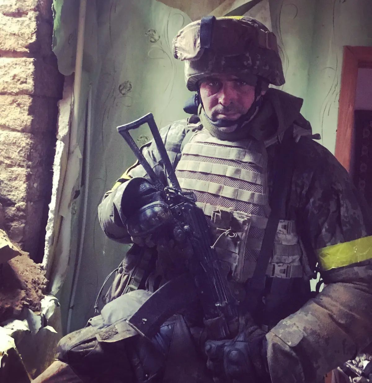 Під Соледаром поранено відомого українського актора: що відомо