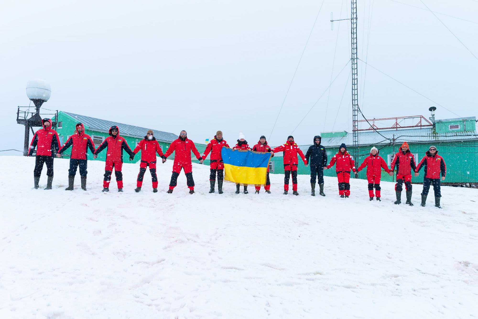Ланцюг єдності в День Соборності України &quot;протягнувся&quot; до Антарктиди (фото)