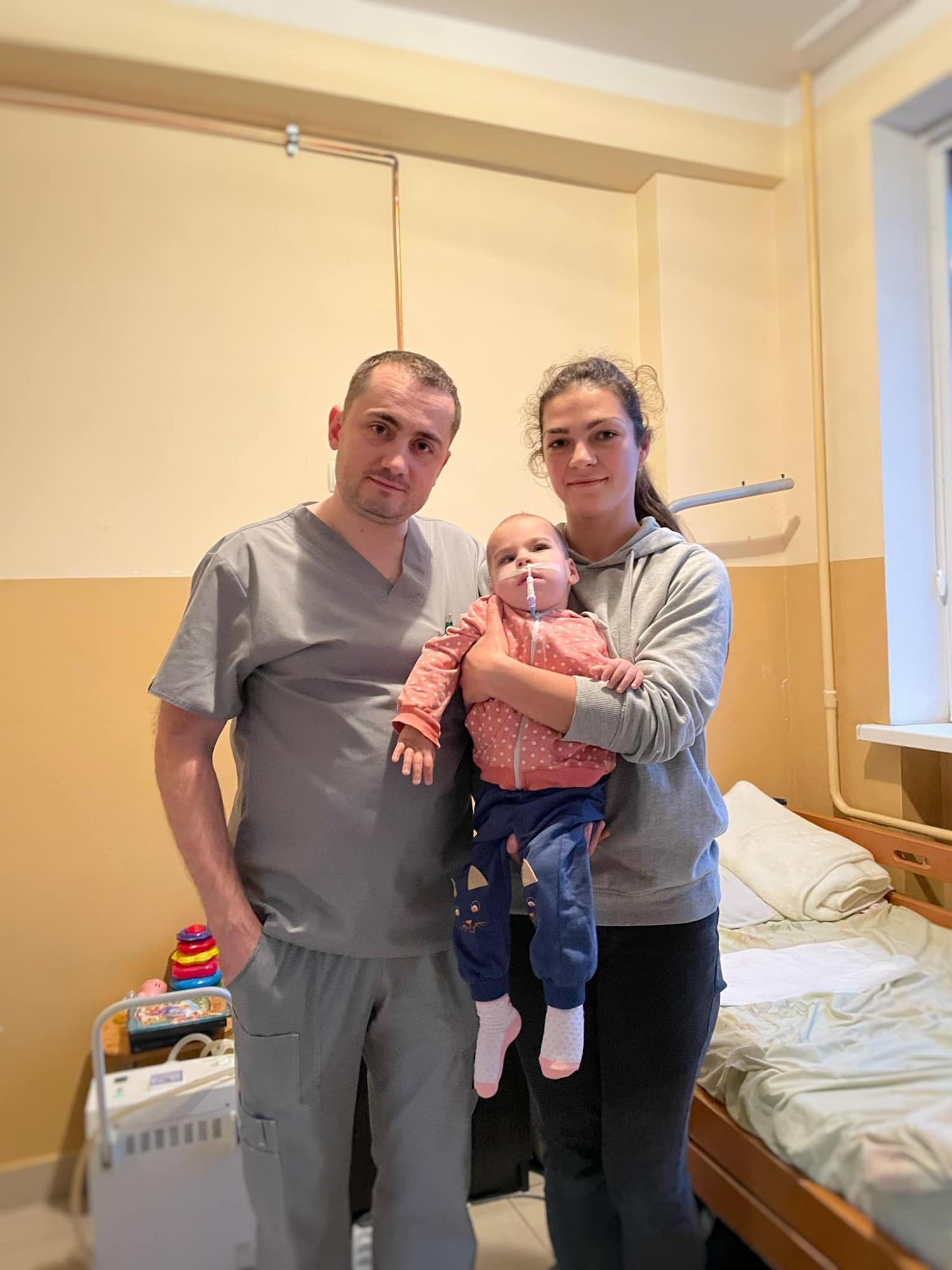 Операция во время обстреле и без света: во Львове в экстремальных условиях спасали ребенку жизнь