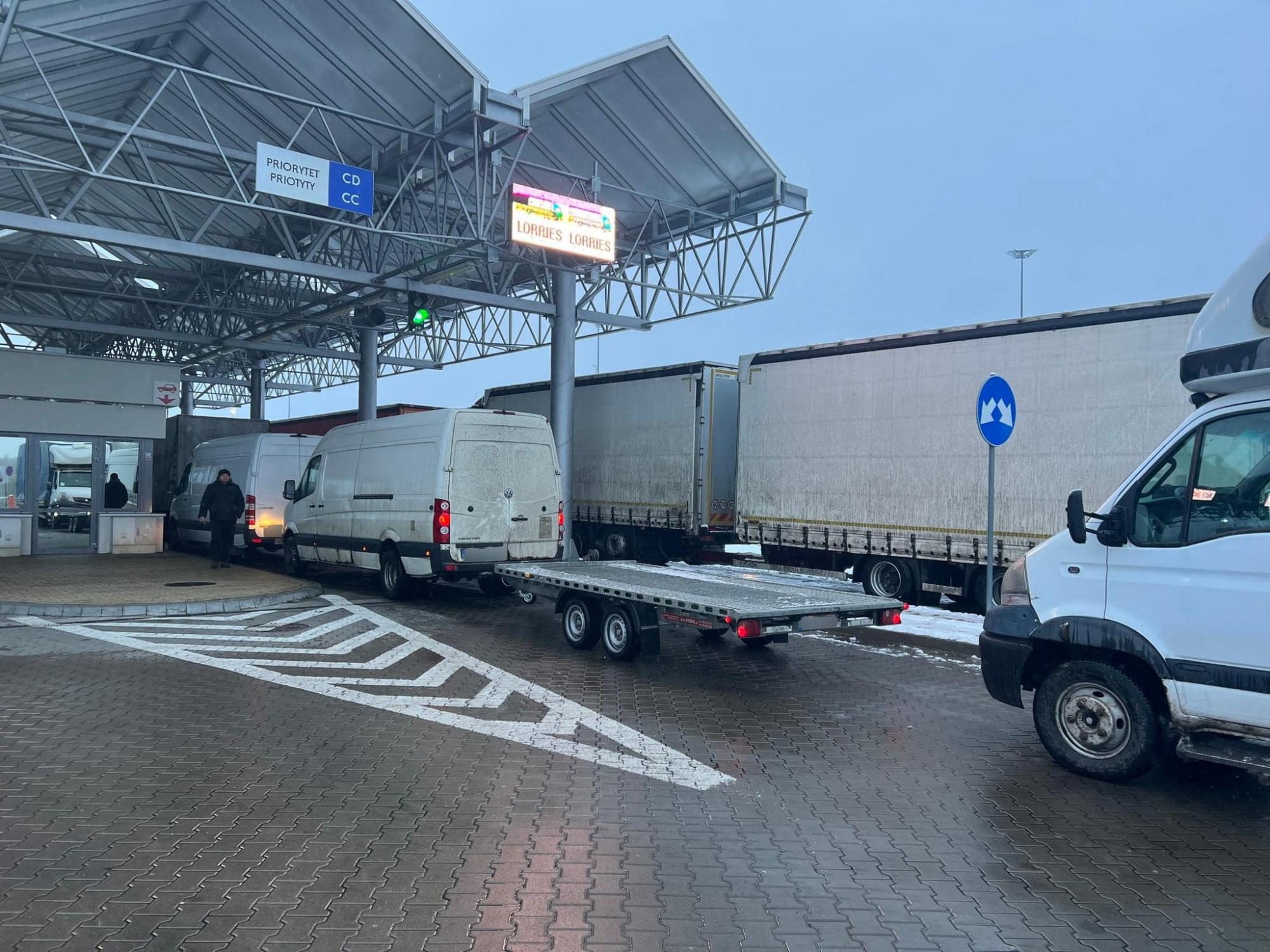 Очереди авто. В ГПСУ назвали наиболее загруженные пункты пропуска на границе