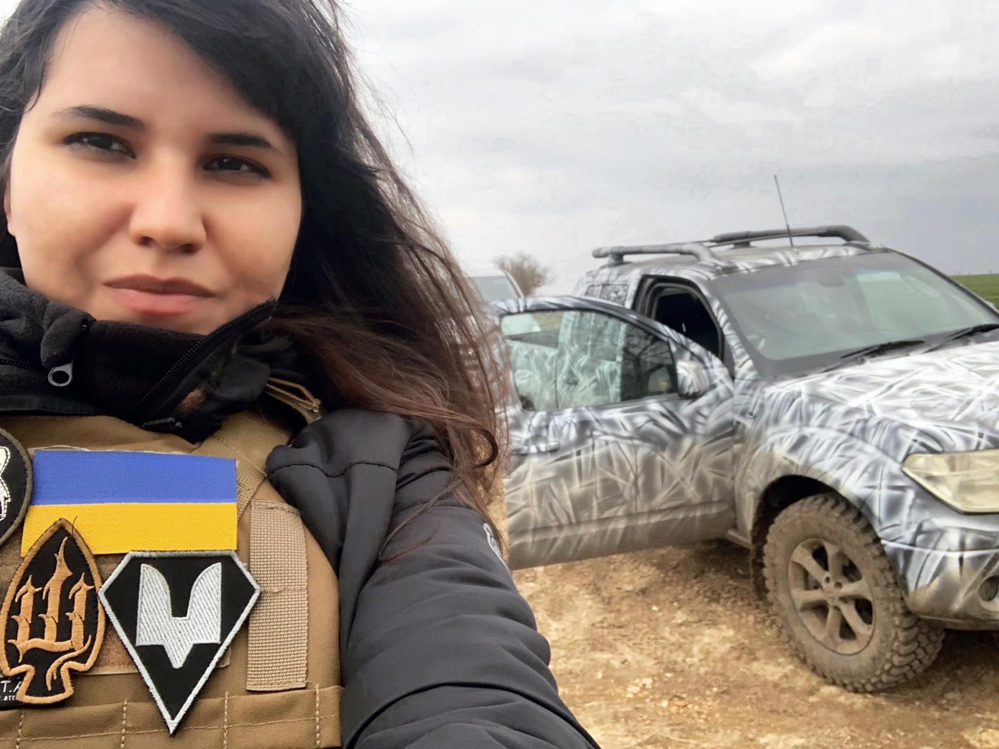 "У наших справах наша слава". Історії військового, медика та волонтерки, які добровільно стали на захист України