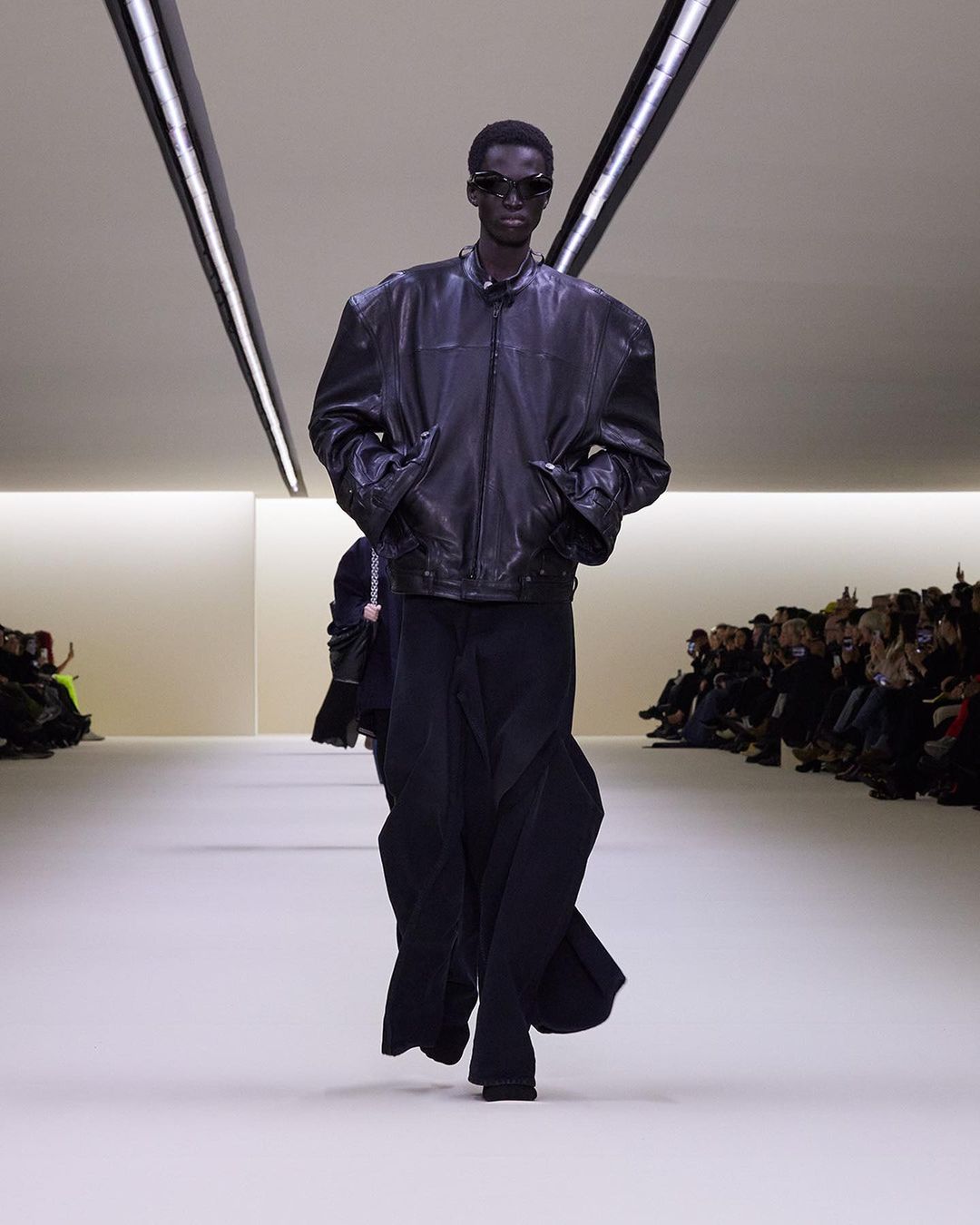 Balenciaga в Instagram показала новую коллекцию 2023 года | РБК Украина