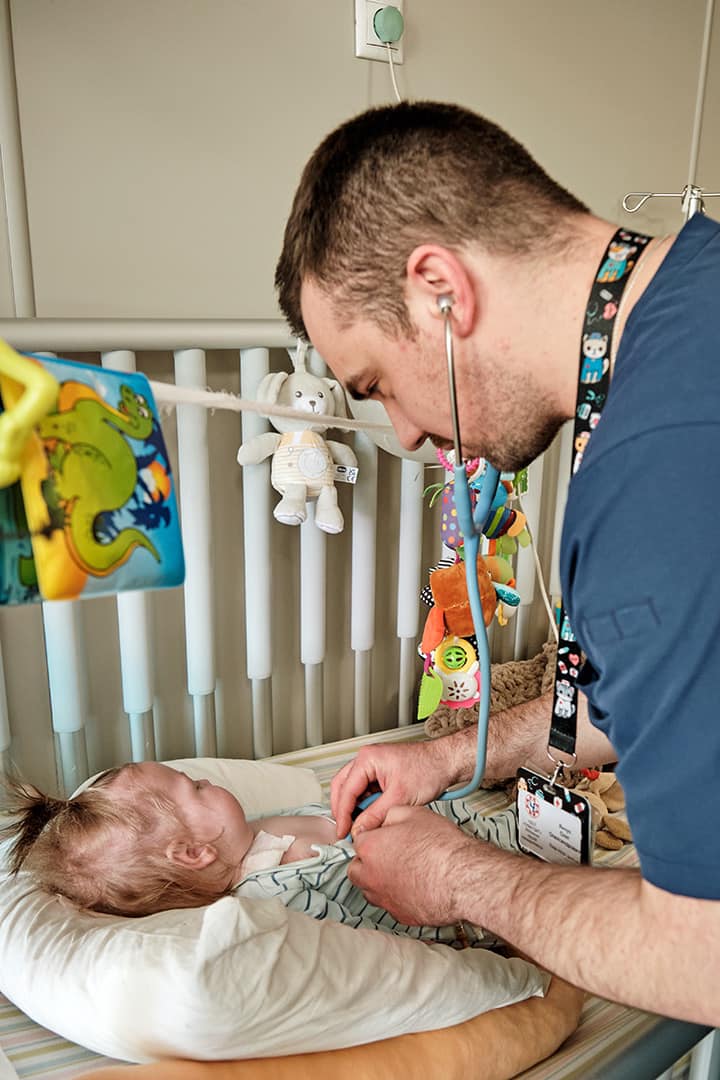 В Охматдиті врятували малюка з роз'єднаним стравоходом: Ростик вперше почав їсти у 7 місяців