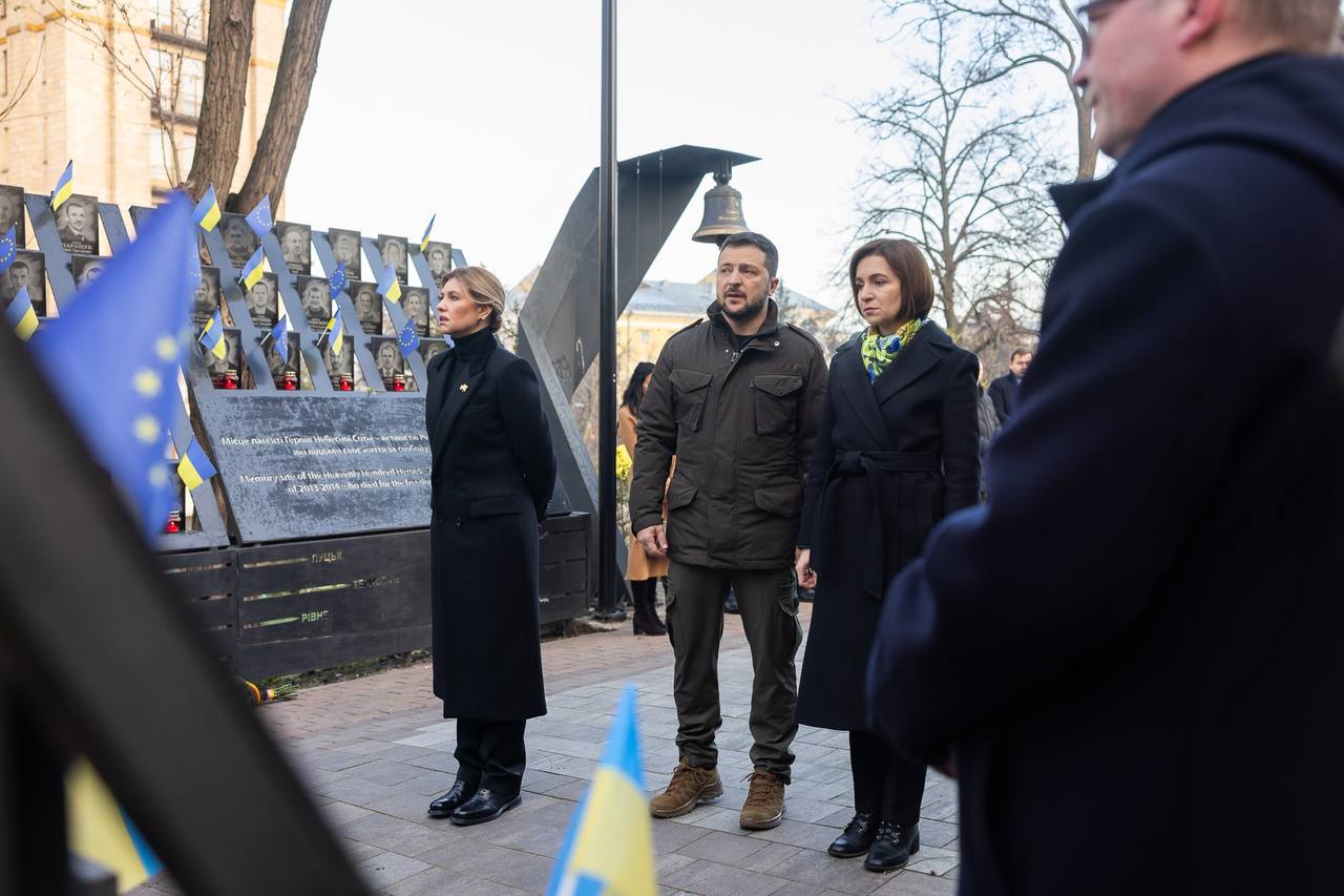 Який сімейний лук обрали Зеленські для вшанування пам‘яті загиблих у річницю Революції свободи