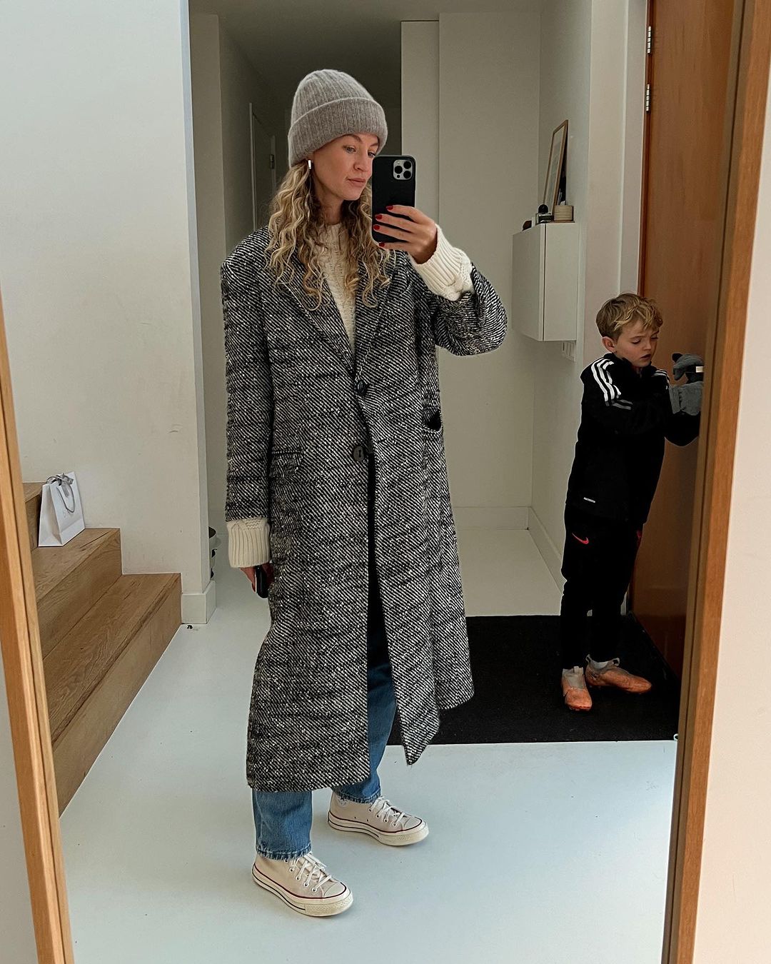 Як модно одягатися взимку: топ-5 трендових речей, які варто додати в свій гардероб у 2025 році