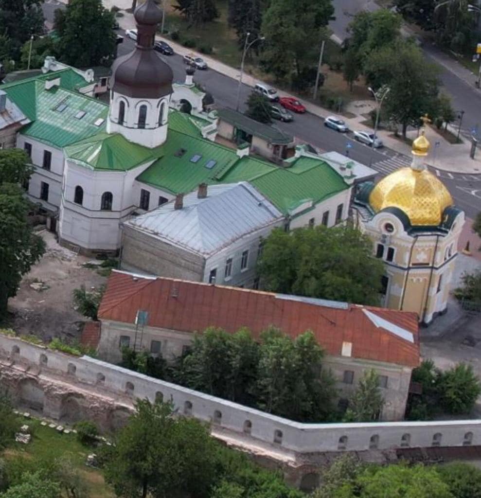 Наслідки користування УПЦ МП корпусом Київської лаври показали на промовистих фото