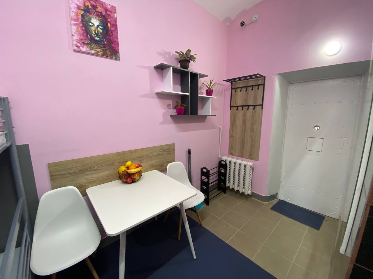 Ортопедические матрасы, мебель и телевизор: на Закарпатье показали платную камеру для женщин (фото)