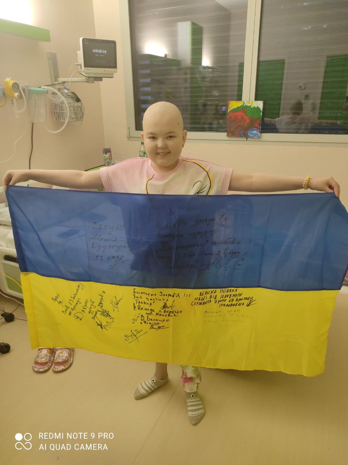 Онкохвора 11-річна Марійка малює та продає картини, щоб допомогти ЗСУ: чуттєва історія