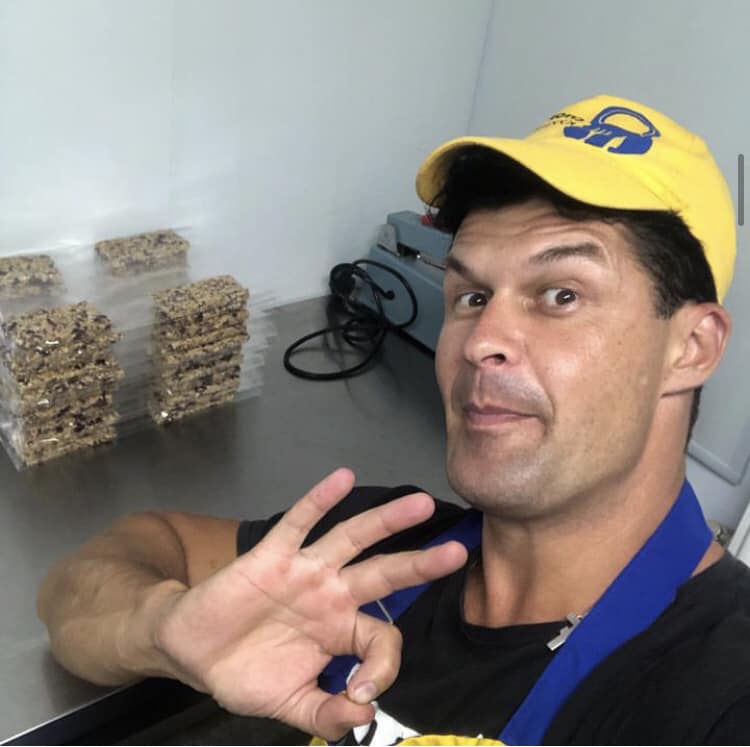 Зірка "МастерШеф" розкрив подробиці служби в ЗСУ і розповів, чим годує воїнів на передовій