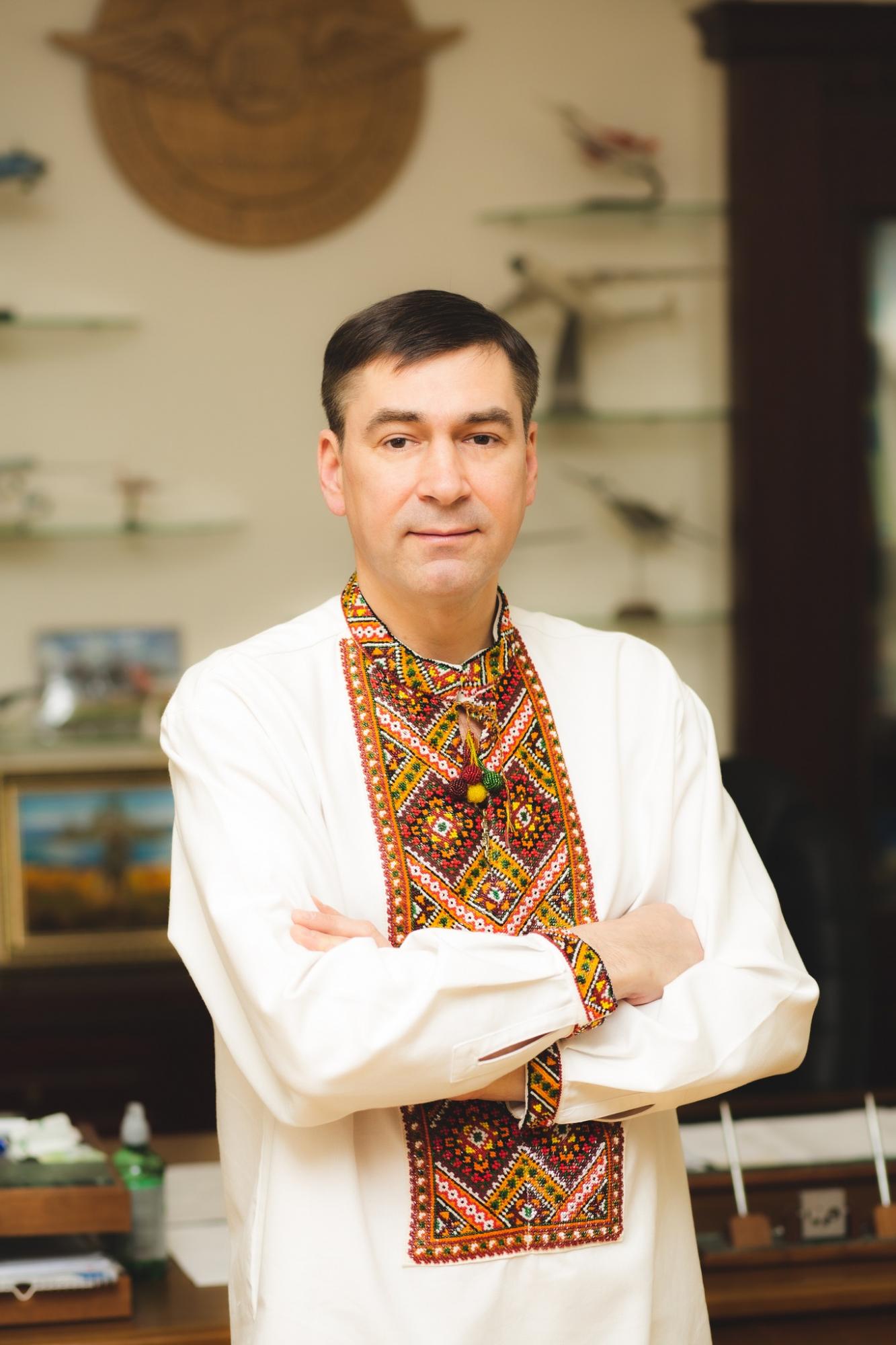 Екс-регіонал, рейдер чи патріот? Ректор НАУ Луцький вирішив іти в ЗСУ на фоні скандалу з реорганізацією