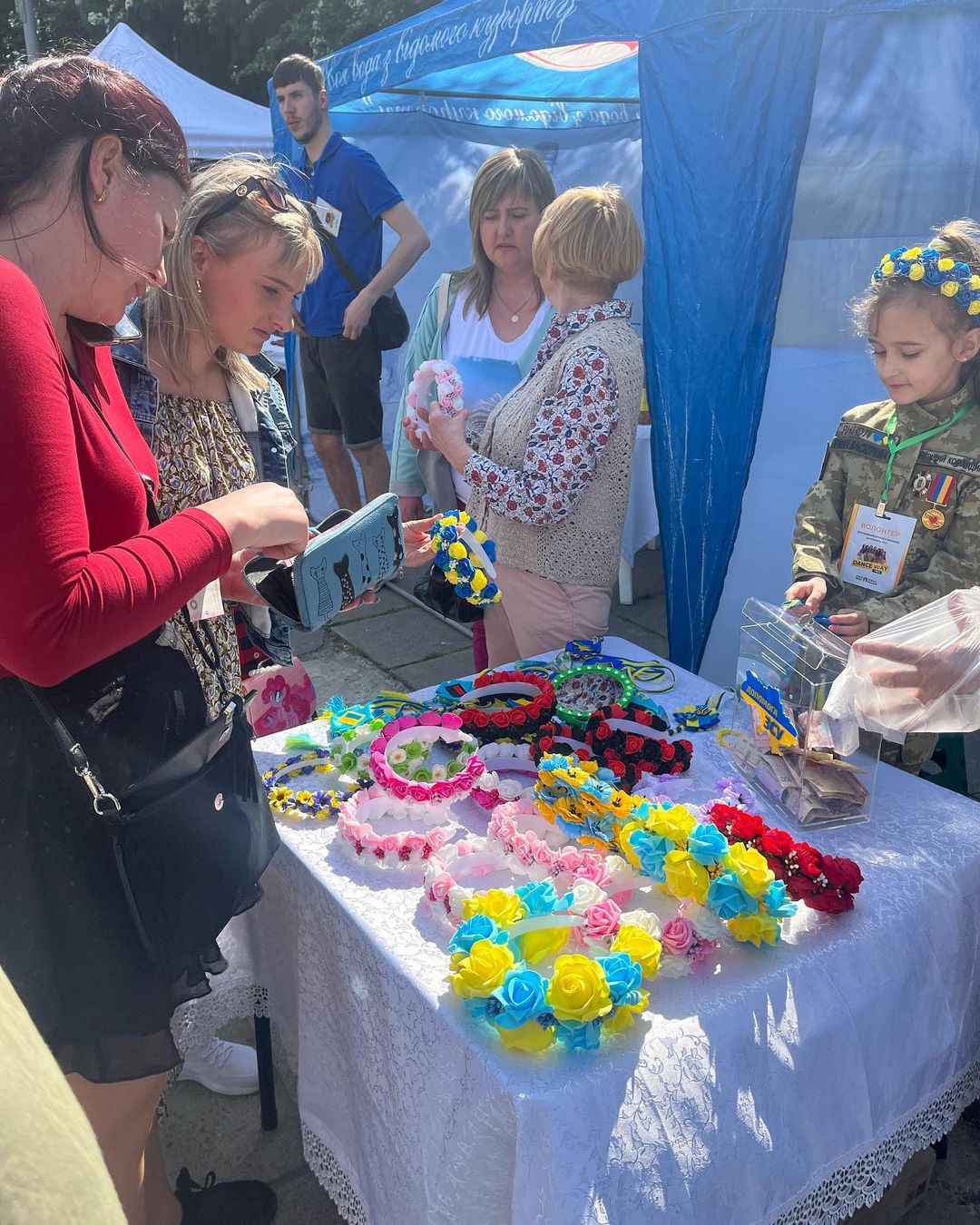 Иринка в свои 7 лет купила несколько авто и тепловизоров для ВСУ: что делает девочка