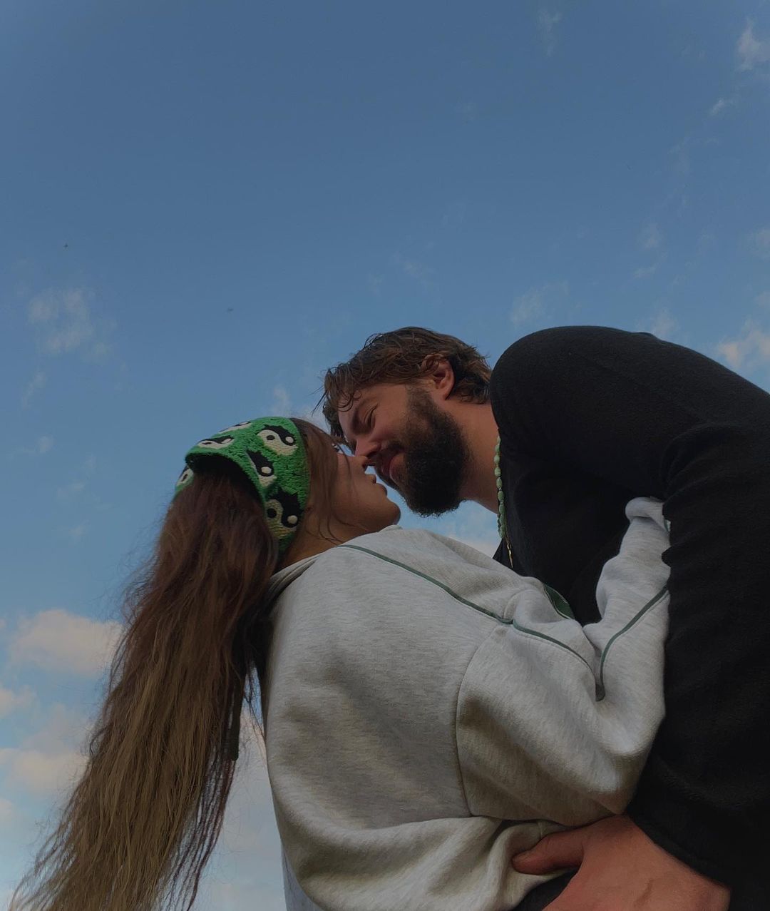 "Это очень интересная история": Саша Зарицкая рассказала, как любимый делал ей предложение