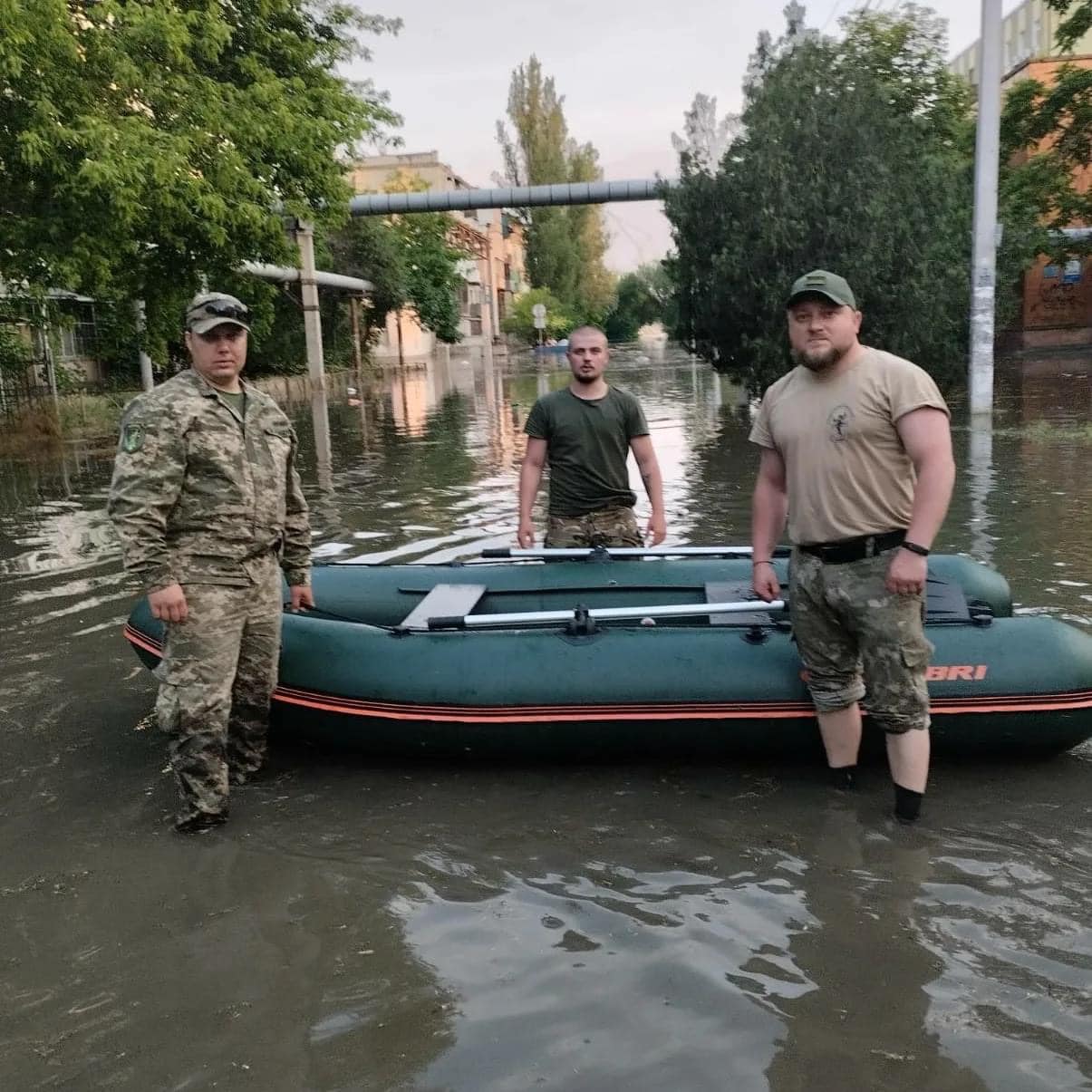 Затягнула сильна течія... Воїн ЗСУ врятував 130 життів від повені ціною власного життя