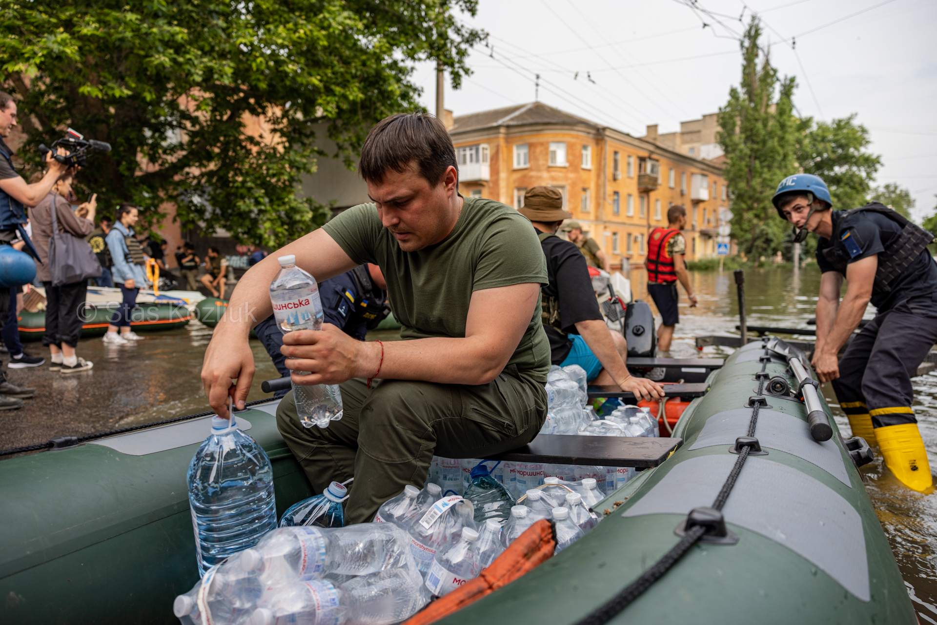 Окупанти кинули людей вмирати. Що відбувається у затоплених містах після підриву Каховської ГЕС (фото)