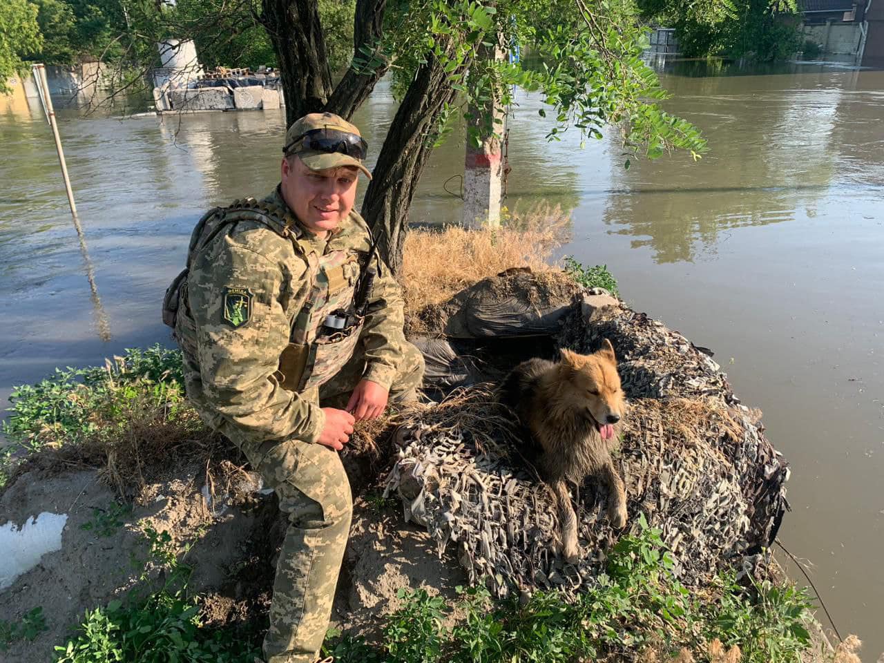 Затягнула сильна течія... Воїн ЗСУ врятував 130 життів від повені ціною власного життя