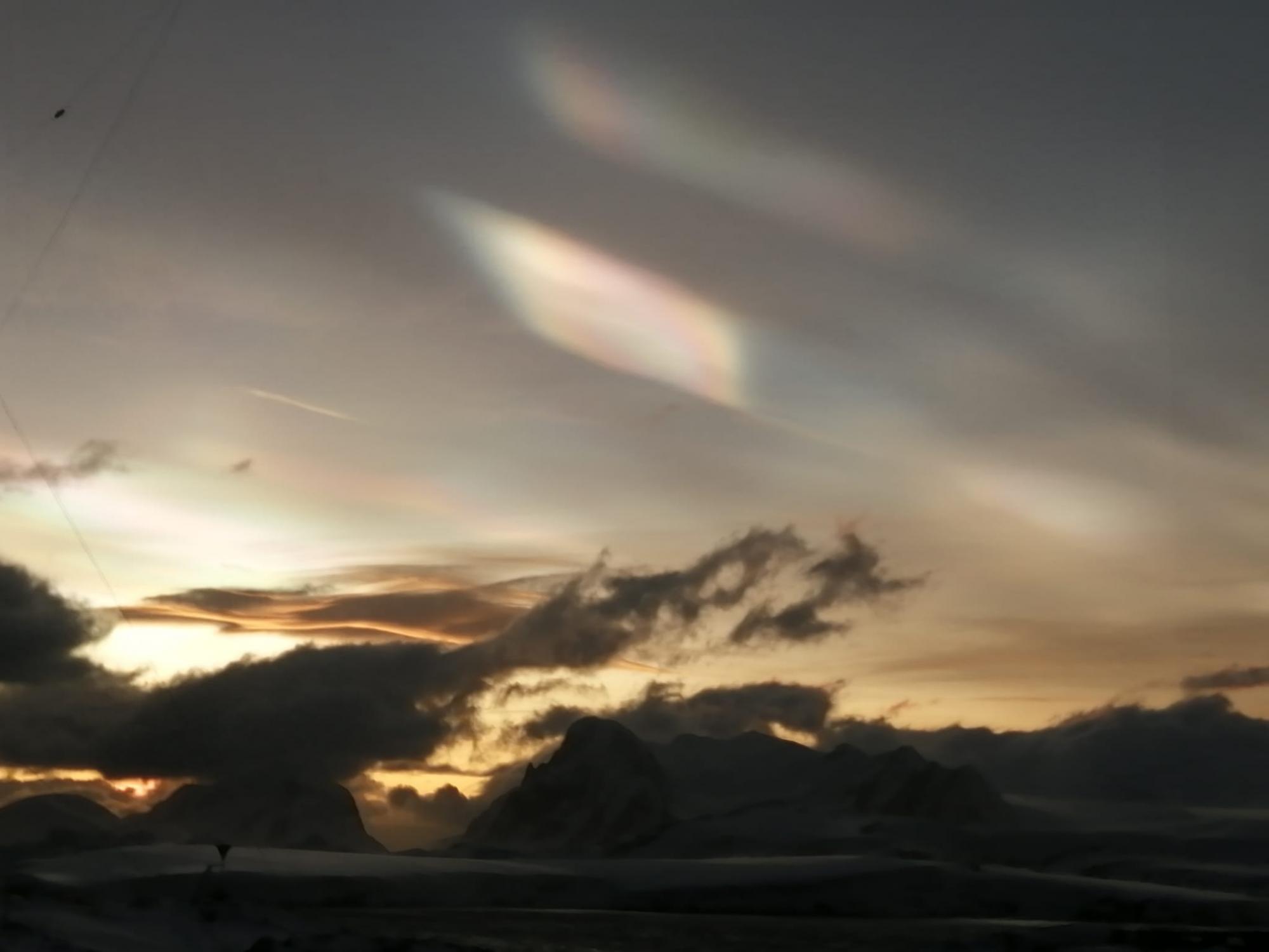 Просто фантастика! Полярники показали "комбо" невероятных аномалий в Антарктике