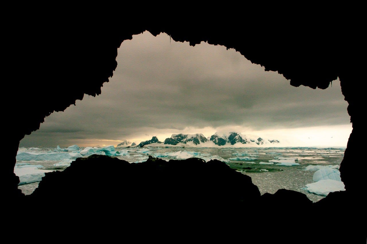 Таких фото Антарктиды вы точно не видели! И такую открытку можно получить по почте