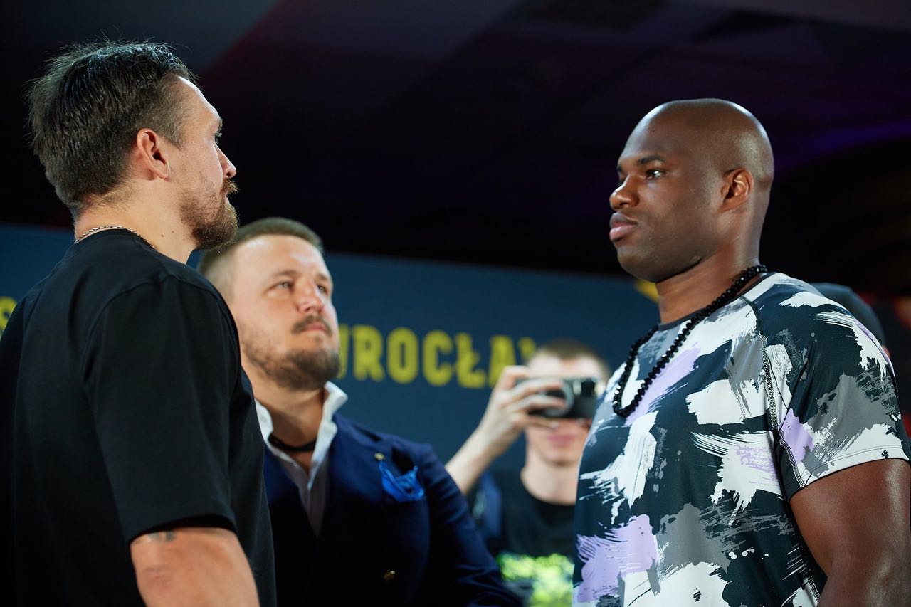 Усик своїми словами викликав шквал оплесків: що сказав боксер на битві поглядів з Дюбуа