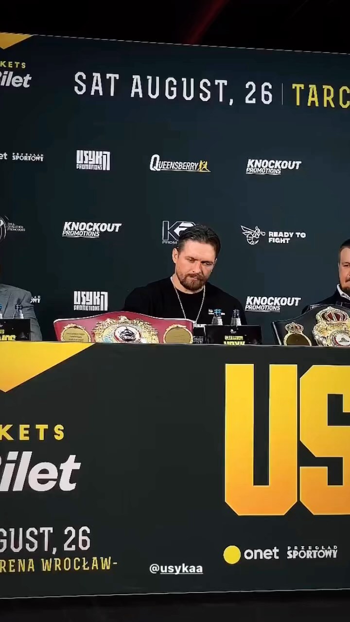 Усик своїми словами викликав шквал оплесків: що сказав боксер на битві поглядів з Дюбуа