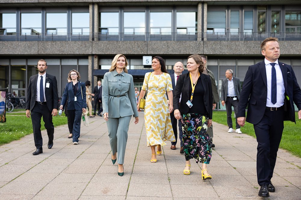 Лучше передает состояние украинской женщины. Стилистка Зеленской раскрыла секрет, почему первая леди часто носит костюмы