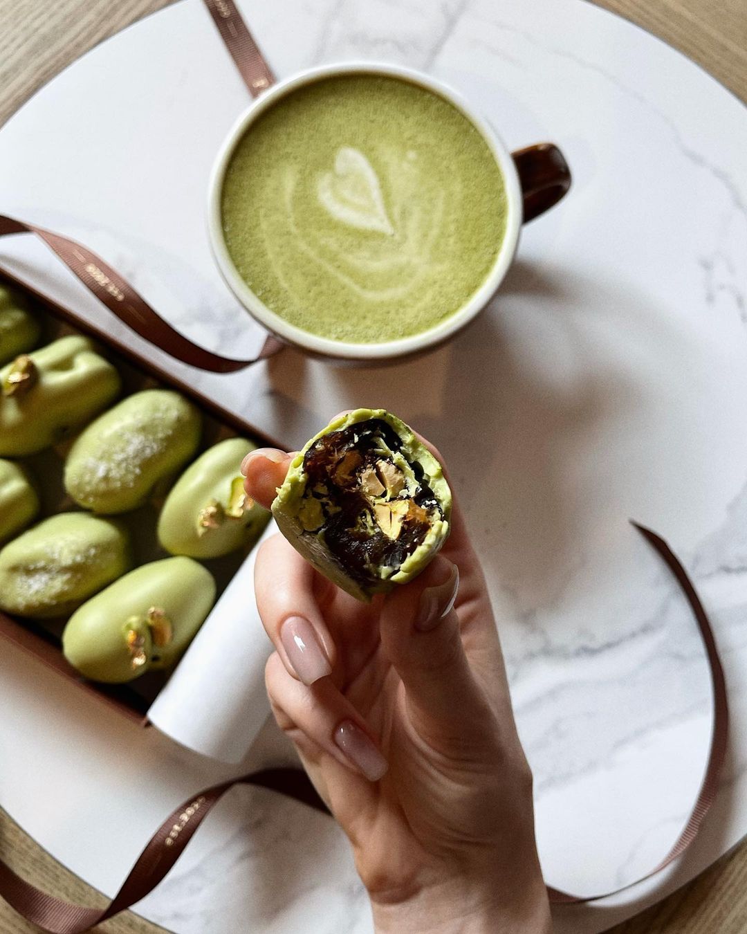 Бізнес на полуниці в шоколаді. Як 26-річна одеситка під обстрілами радує українців смаколиками