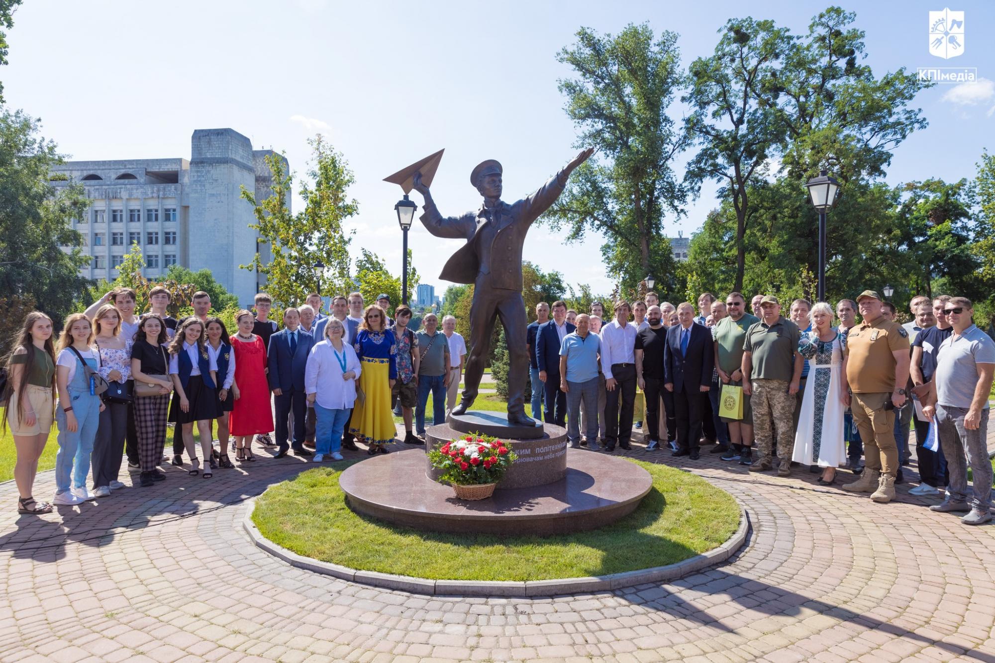У Києві відкрили новий тематичний сквер. Дивіться, як він виглядає (фото і відео)