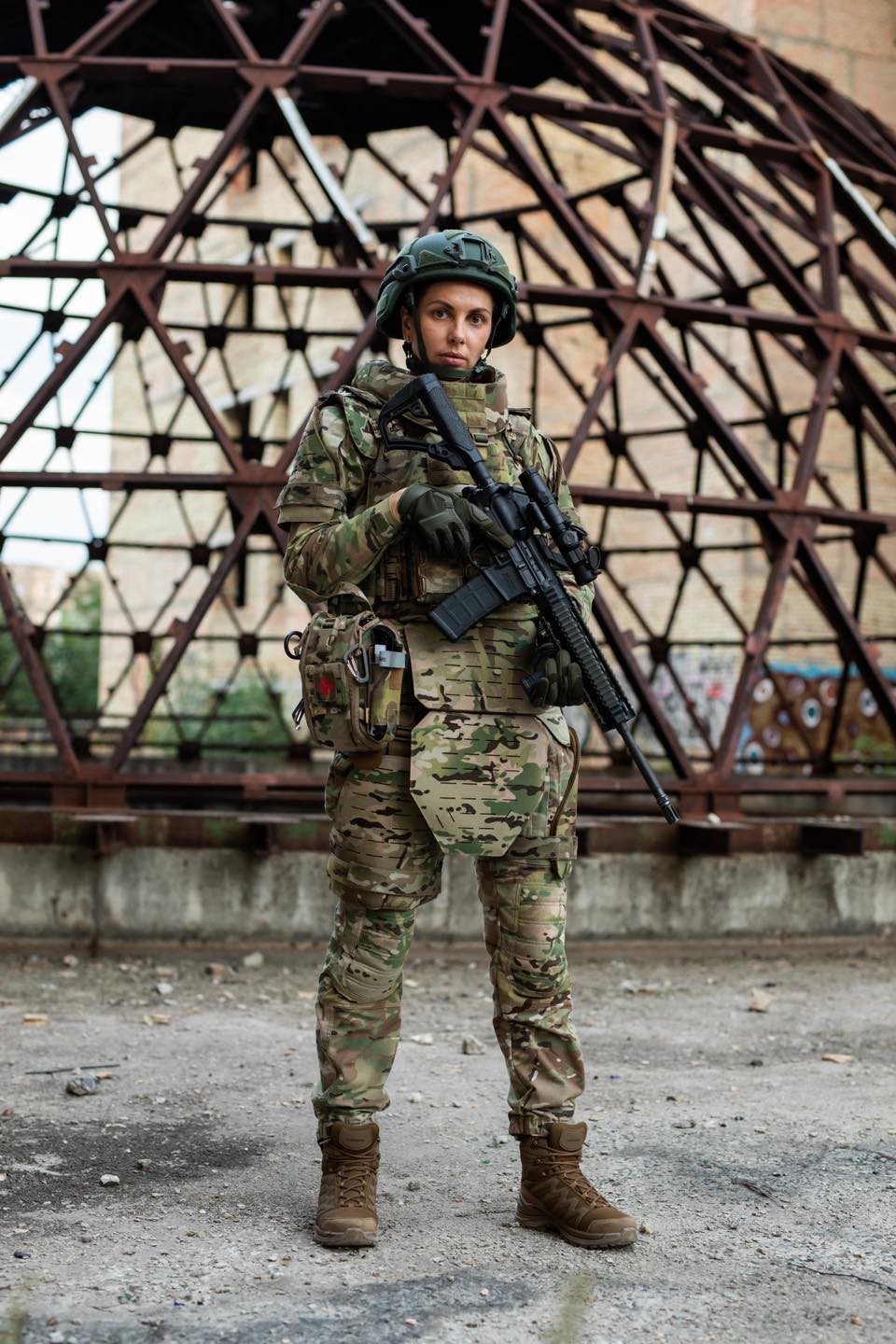 В Україні створили перший бронекостюм для жінок. Дивіться, як він виглядає (фото)