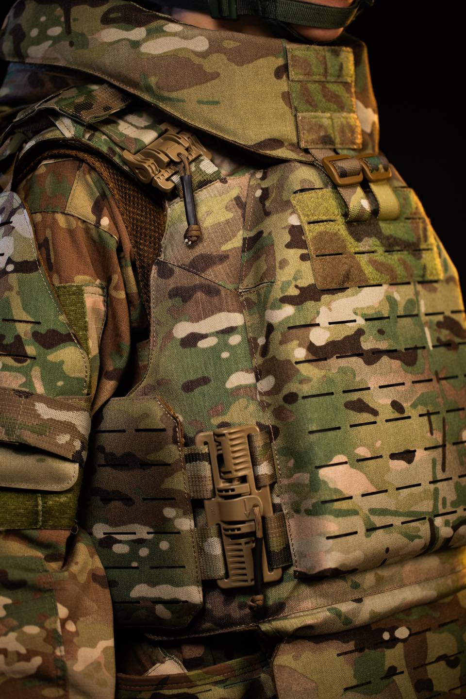 В Україні створили перший бронекостюм для жінок. Дивіться, як він виглядає (фото)