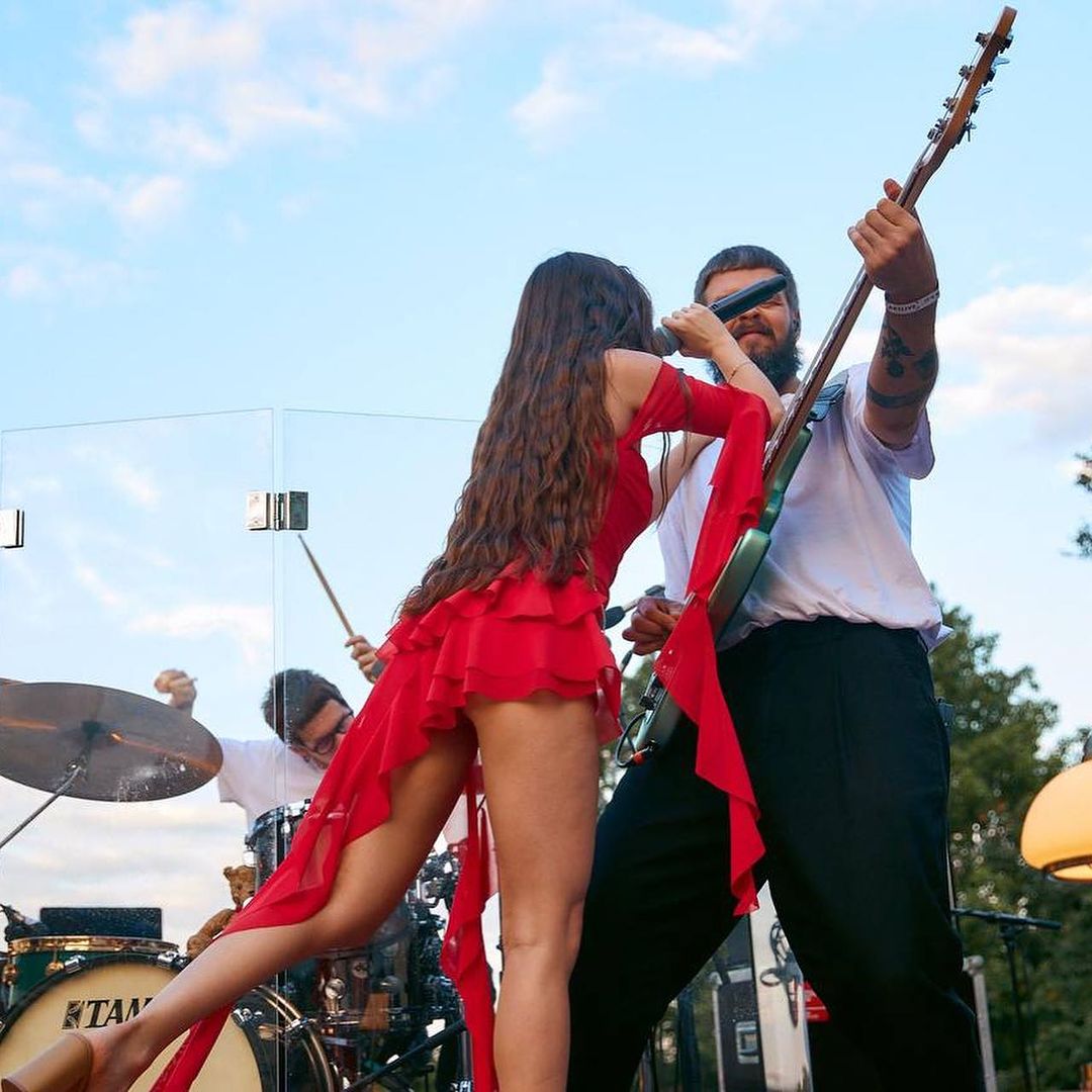 Гаряча Христина Соловій у мінісукні зібрала 100 тисяч на ЗСУ, але нарвалася на хейт