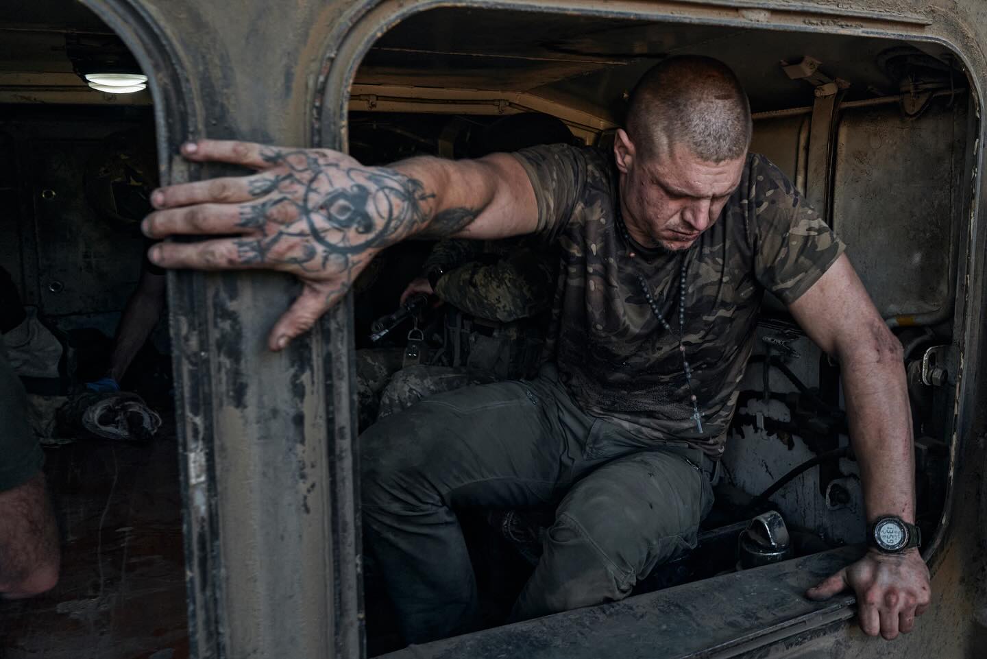 "Обличчя тих, хто виходить з пекла". Фотографи вразили знімками наших захисників