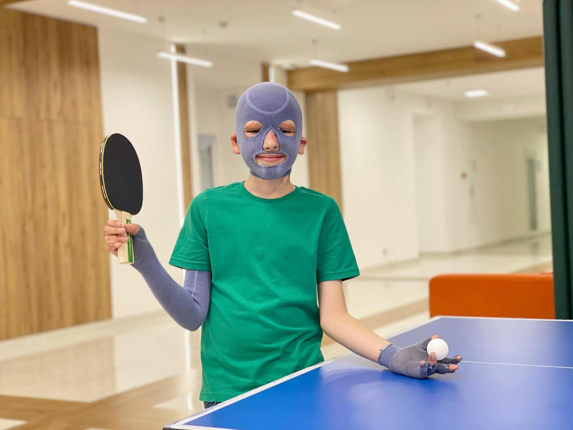 Врачи не знали, выживет ли, а сейчас снова танцует: трогательная история 8-летнего Романа