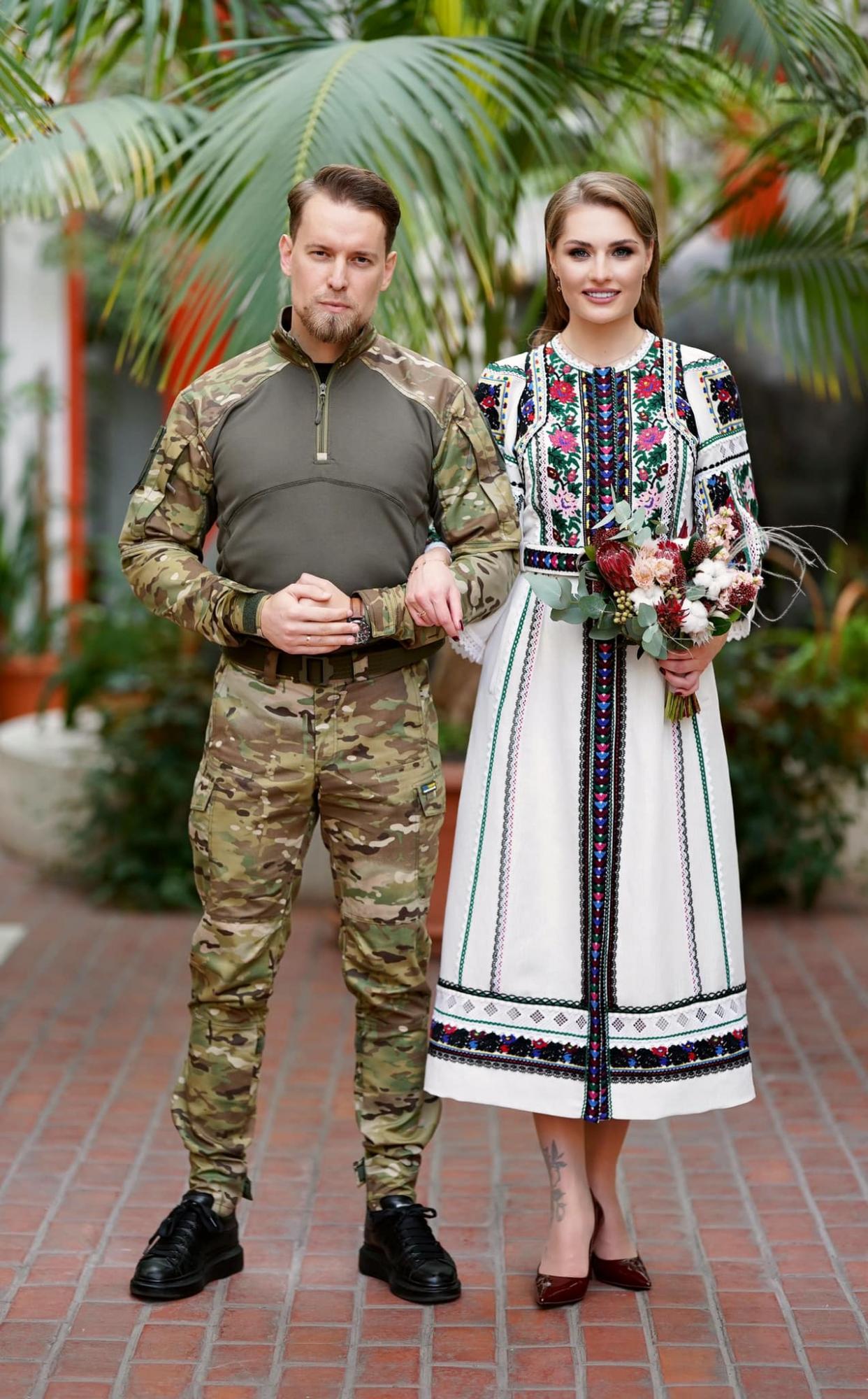 Речник СБУ Артем Дехтяренко одружився з телеведучою: що відомо про його обраницю (фото)