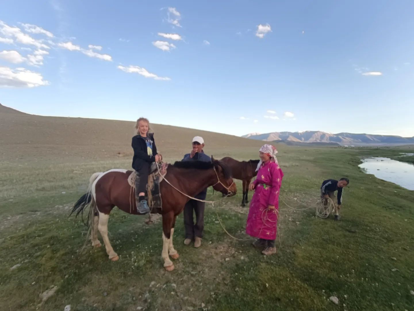 4-летняя девочка покорила Эверест без посторонней помощи (фото)