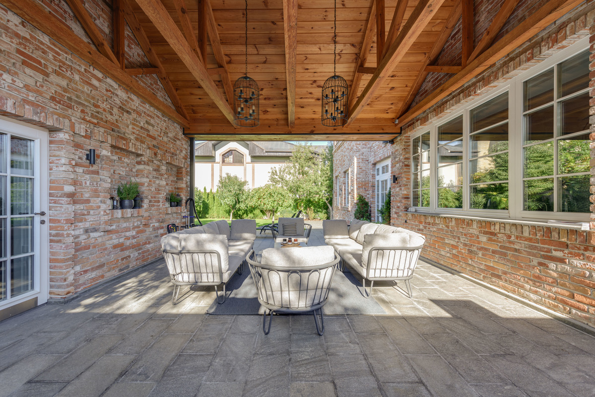 Царська цегла та американський стиль. У Києві здають будинок за понад мільйон гривень! (фото)