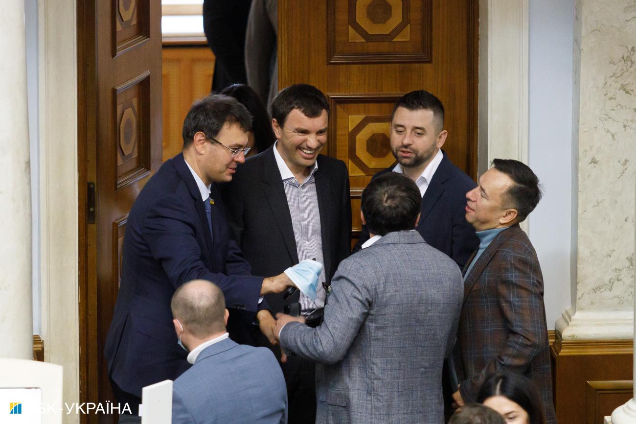 Гроші на округи, "мінімалка" і дороги: чого депутатам не вистачило у держбюджеті