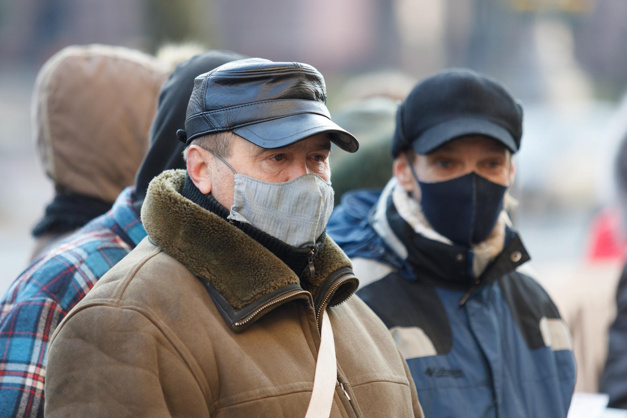 Як не підчепити вірус у місцях великих скупчень людей: поради МОЗ