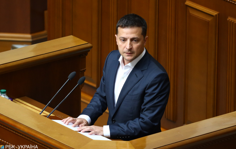 От делового шика до милитари. Эволюция стиля Зеленского: взгляд спустя годы