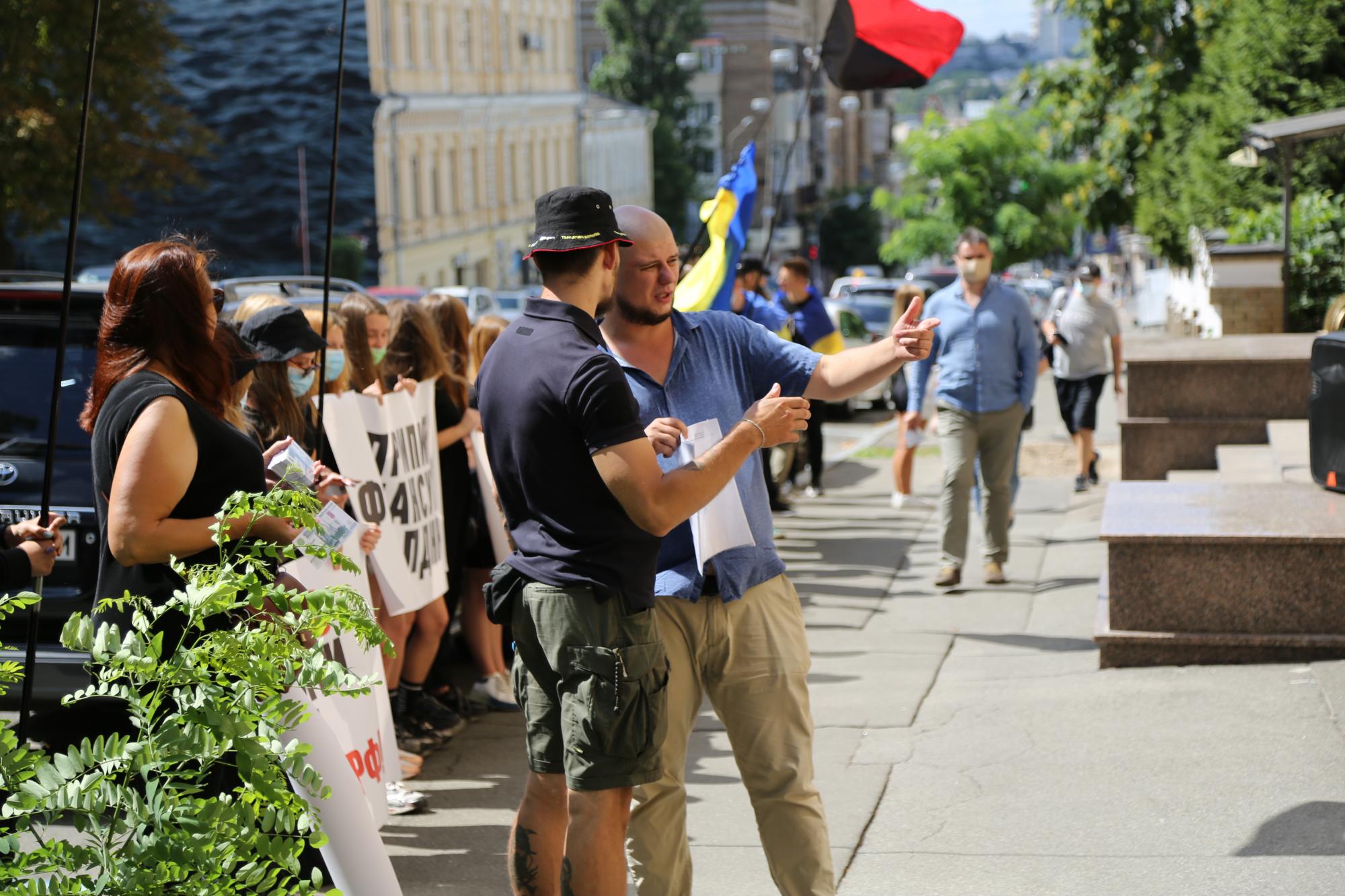 У Києві продовжуються акції протесту через роботу Globalmoney: що відомо