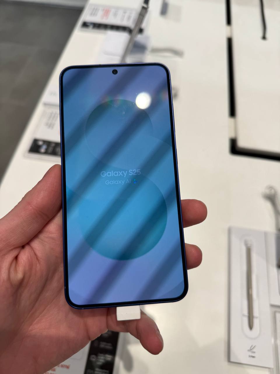 Galaxy S25: Samsung официально представила 3 флагмана нового поколения