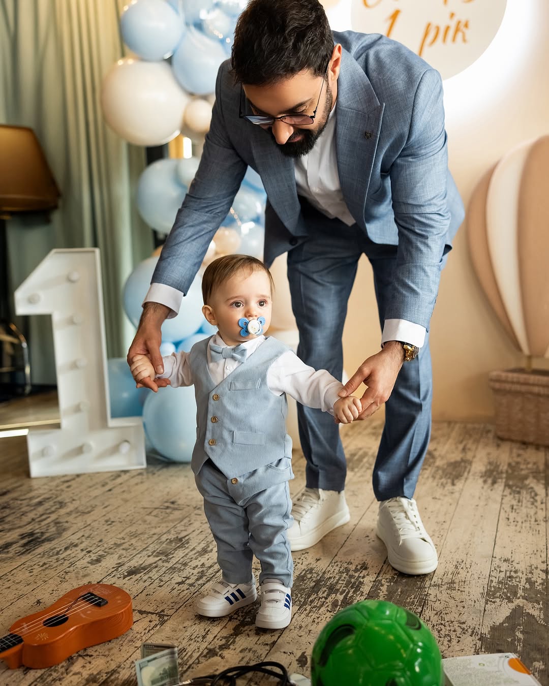 Жена Козловского показала трогательные фото с празднования дня рождения сынишки Оскара