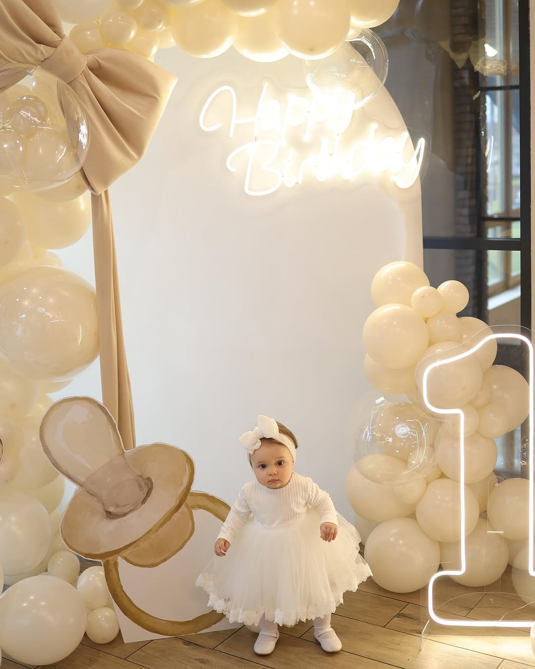 Величезний торт і корона: Лілія Ребрик влаштувала пишне свято для найменшої доньки