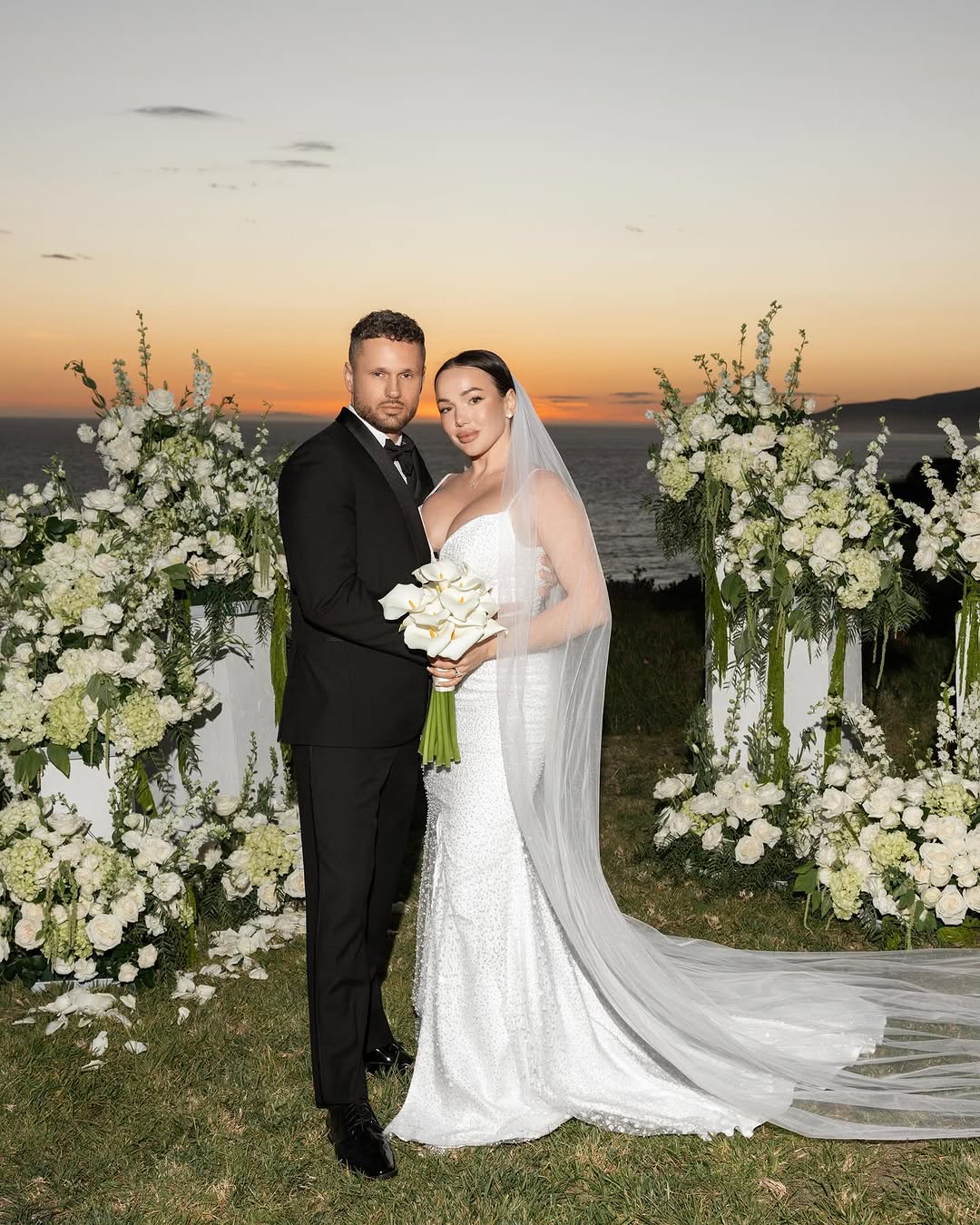 Звезда "Холостяка" вышла замуж на берегу океана: фото и видео роскошной свадьбы