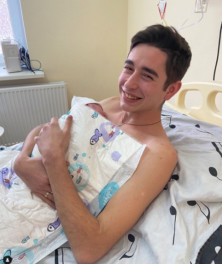 Роман Сасанчин рассказал о тяжелых родах жены: "схватки были очень болезненными"