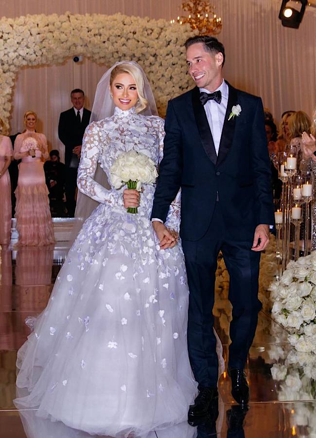 Пэрис Хилтон показала, как празднует вторую годовщину с любимым: "Счастлива и благодарна"