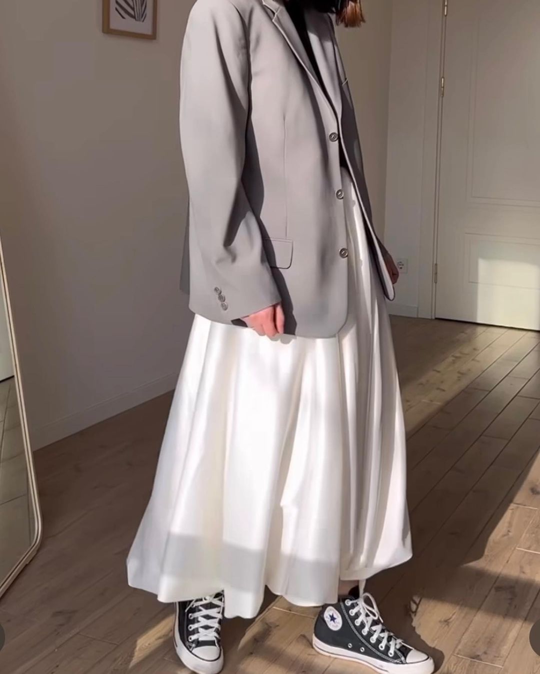 Стилістка показала наймоднішу спідницю 2023: як носити тренд року