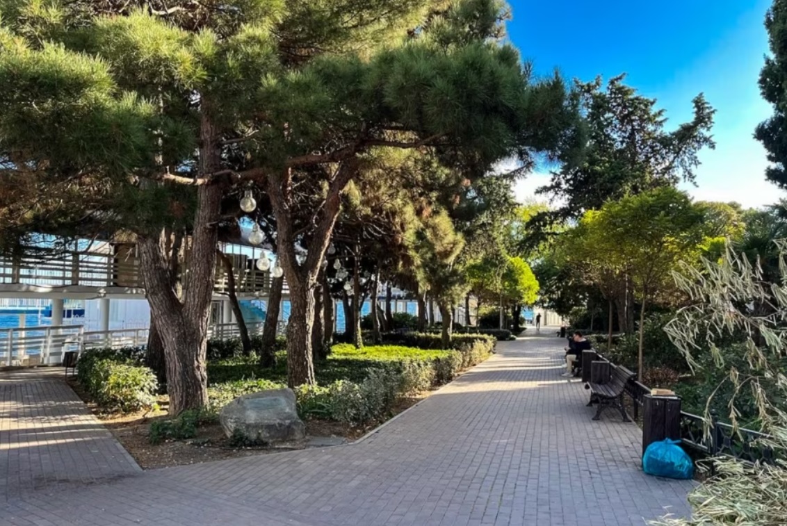 Смотрите, как выглядит бархатный сезон в оккупированной Алуште (фото)