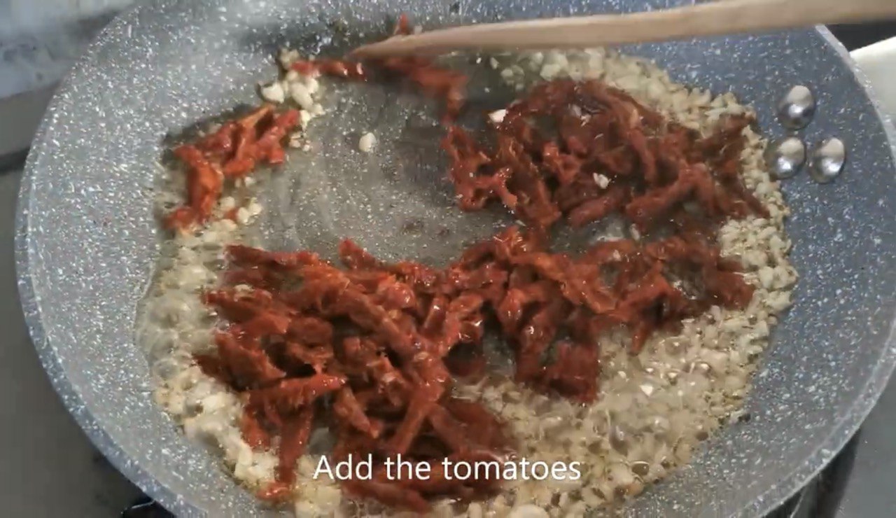 Вечеря всього за 15 хвилин: як приготувати смачну пасту для усієї родини