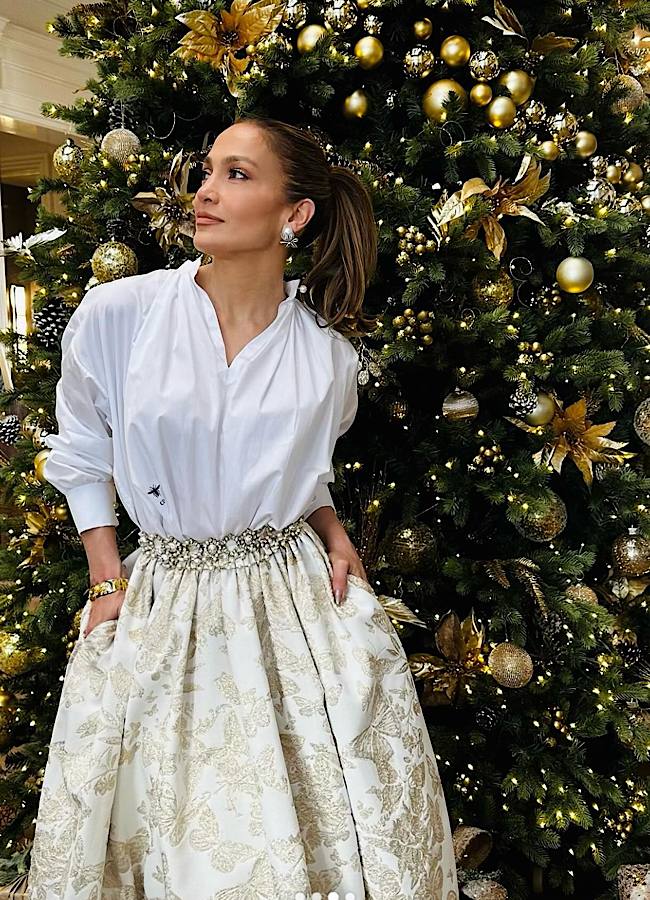 Джей Ло показала, какая елка будет украшать ее дом на Рождественские праздники: все в золоте